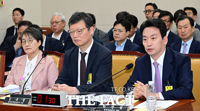 국정감사 받는 MBC·EBS·KBS. 왼쪽부터 권태선 방송문화진흥회 이사장, 김유열 한국교육방송공사 사장, 박장범 한국방송공사 사장.