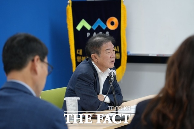 배기철 대구행복진흥원장이 10월 간부회의를 주재하고 있다. /대구행복진흥원