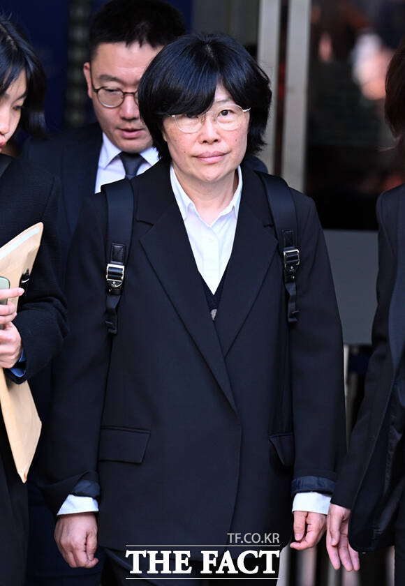 해병 순직사건 수사 외압에 관여한 혐의를 받는 유재은 전 국방부 법무관리관이 23일 오후 서울 서초구 서울중앙지방법원에서 열린 구속 전 피의자 심문(영장실질심사)을 마친 뒤 법원을 나서고 있다. /이새롬 기자