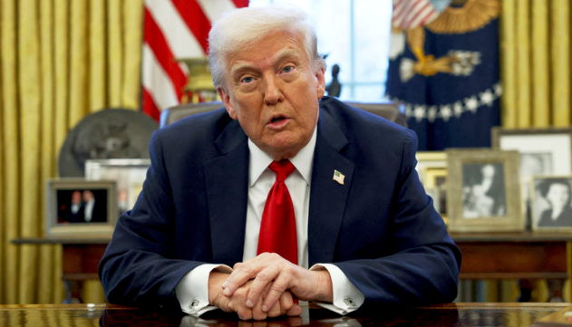 도널드 트럼프 미국 대통령은 22일(현지시간) 러시아-우크라이나 전쟁 종전에 대한 블라디미르 푸틴 러시아 대통령과의 회담이 적절치 않다고 느껴져 취소했다고 밝혔다. /AP.뉴시스