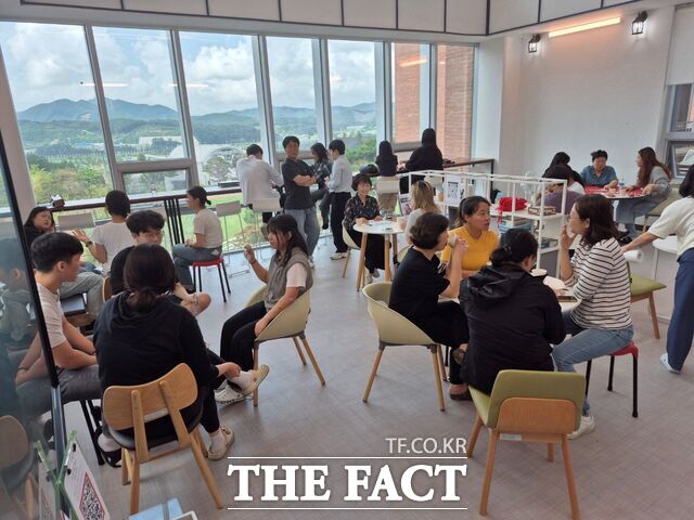 충남도립대 학생회관에서 자살예방을 위한 심리·정서 지원 프로그램 ‘Cafe, together!’를 운영하고 있다. /충남도립대