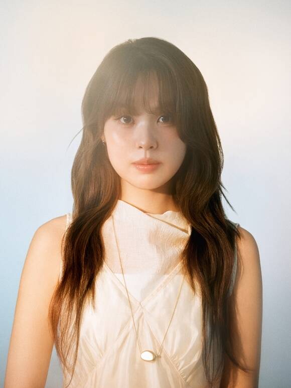 싱어송라이터 최유리가 23일 오후 6시 새 미니 앨범 머무름, 하나를 발매한다./네이브