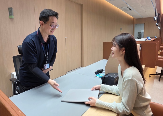 삼성전자가 전국 117개 삼성스토어에서 삼성 노트북 무료점검 캠페인을 실시한다. /삼성전자