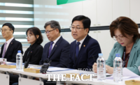  전주 초등학교 찾은 최교진 