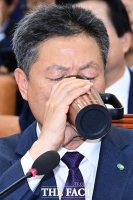  '무료 국수 먹었잖아' 한수원 '조롱 현수막' 국감서 질타 [TF사진관]
