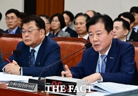  질의에 답변하는 강석진 중진공 이사장 [포토]