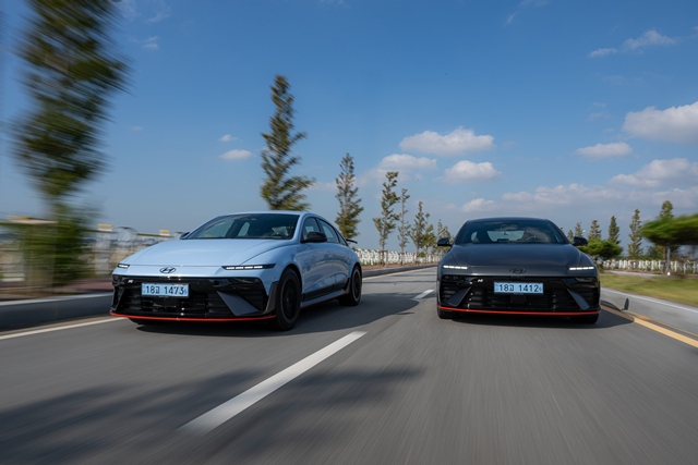 현대자동차 고성능 전기 세단 아이오닉 6 N 일반 도로 주행 모습. /현대차