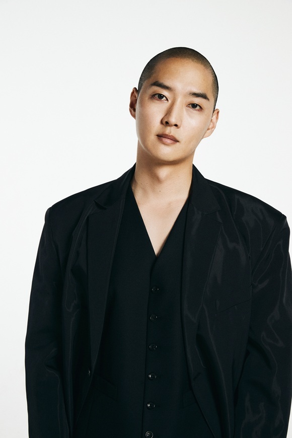 배우 강영석이 지난 24일 서울 종로구 삼청동의 한 카페에서 <더팩트>와 영화 퍼스트 라이드 개봉 기념 인터뷰를 진행했다. /㈜쇼박스