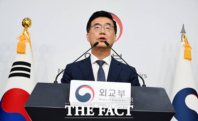 캄보디아가 온라인 스캠(사기)의 온상으로 떠오르며 국제사회의 주목을 받고 있다. 사진은 이재웅 외교부 대변인이 지난 14일 오후 서울 종로구 외교부 청사에서 캄보디아 고문 살인사건과 관련해 브리핑을 하고 있는 모습. /임영무 기자