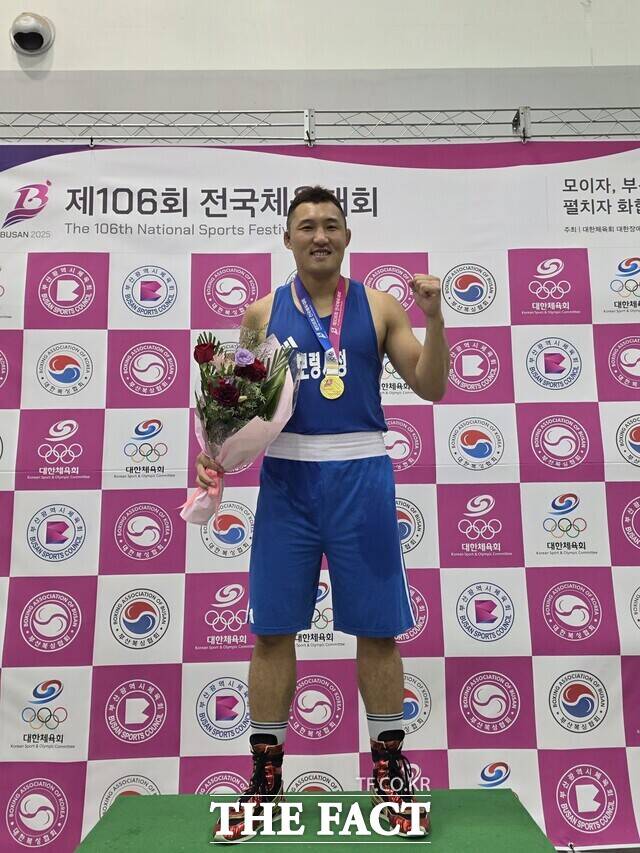 충남도가 제106회 전국체육대회에서 252개 메달을 획득해 종합 5위를 달성했다. 김동휘 복싱 선수가 전국체전 15년 연속 우승의 전무후무한 대기록을 수립했다. /충남도