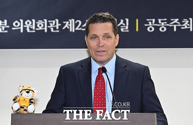 축사하는 토드 그레이브 미주리대 이사회 의장.