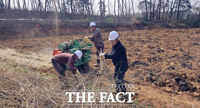 정읍시가 지난 20일부터 오는 12월 15일까지 산불조심기간으로 정하고 산림녹지과와 22개 읍·면·동 등 총 23개소에 산불방지 대책본부를 조기 가동하며 예방·감시 활동을 대폭 강화했다. /정읍시