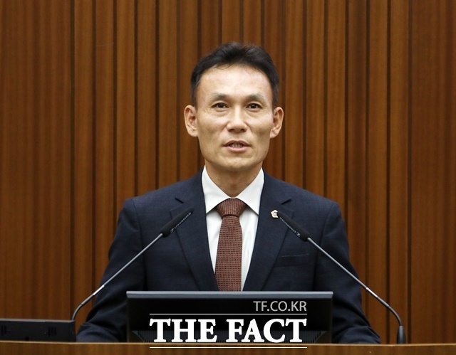 윤지성 의원이 24일 세종시의회 제101회 임시회 제2차 본회의에서 5분 자유발언을 하고 있다. /세종시의회