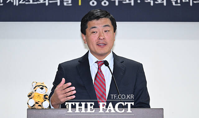 축사하는 조나단 패터슨 미주리주 하원의장.