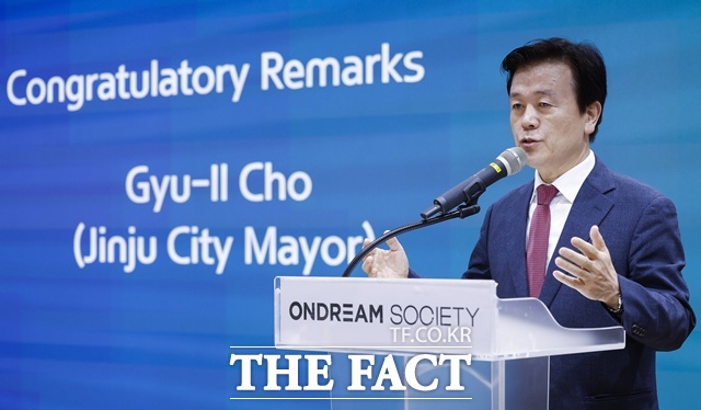 조규일 진주시장이 진주 K-기업가정신 국제포럼 사전 행사로 24일 서울에서 열린 세계중소기업협의회(ICSB) 2025 서울 시그니처 포럼에서 축사를 하고 있다. /진주시