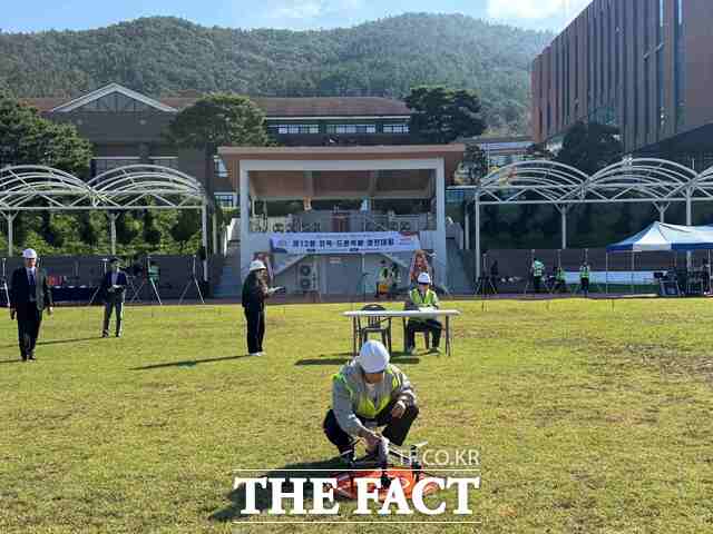 23일 충남도립대에서 드론을 활용한 실전 측량 기술을 겨루는 제12회 지적드론측량 경진대회가 열리고 있다. /충남도립대