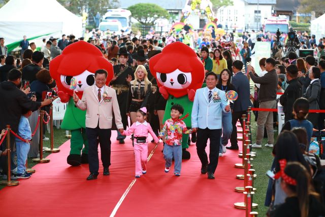 23일 제25회 곡성심청어린이대축제 개막퍼레이드가 펼쳐지고 있다. /곡성군