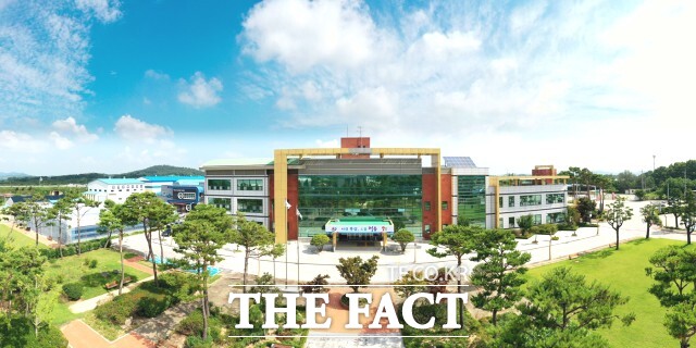 정읍시는 오는 31일까지 정부지원RPC와 비RPC농협(DSC) 등을 대상으로 2026년 전북쌀 품질고급화 시설 개선 사업 신청을 접수한다고 24일 밝혔다. 사진은 정읍시 제2청사. /정읍시