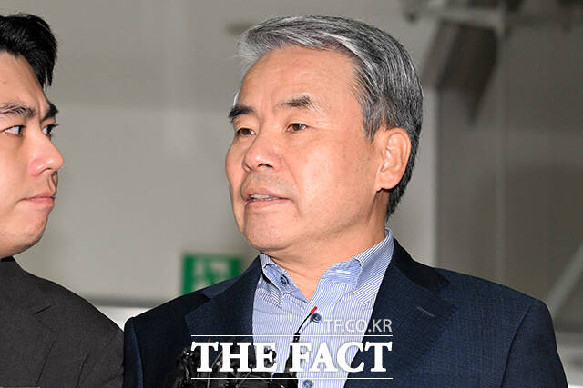 이종섭 전 국방부 장관이 9월 30일 오전 서울 서초구 한샘빌딩에 마련된 순직 해병 특검 사무실에 피의자 신분으로 출석하고 있다. /서예원 기자