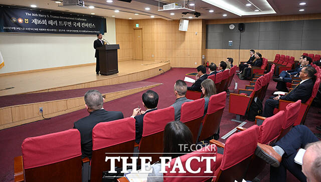 축사하는 최문영 미주리대 전교 총장.