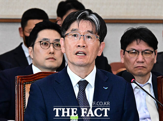 오동운 공수처장이 24일 오후 서울 여의도 국회 법제사법위원회에서 열린 고위공직자범죄수사처에 대한 국정감사에 출석해 질의를 듣고 있다. /국회=배정한 기자