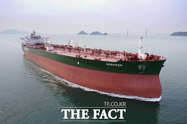 삼성중공업이 23일 라이베리아 지역 선주로부터 유조선 3척을 3411억원에 수주했다. 삼성중공업이 건조한 S-MAX 유조선. /삼성중공업