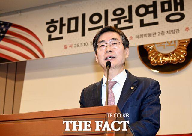 동물 복지 차원에서 퇴역 경주마를 보호·관리할 시스템 전반을 제고해야 한다는 지적이 제기된다. 사진은 조경태 국민의힘 의원. /배정한 기자