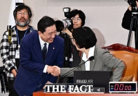  법사위 국감장 찾은 김병기 더불어민주당 원내대표 [TF사진관]