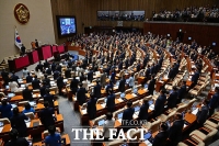  지선과 동시 투표 먹구름…뒷전 밀린 개헌특위 구성