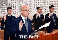  법사위 국감 출석해 증인선서하는 조원철 법제처장 [TF사진관]