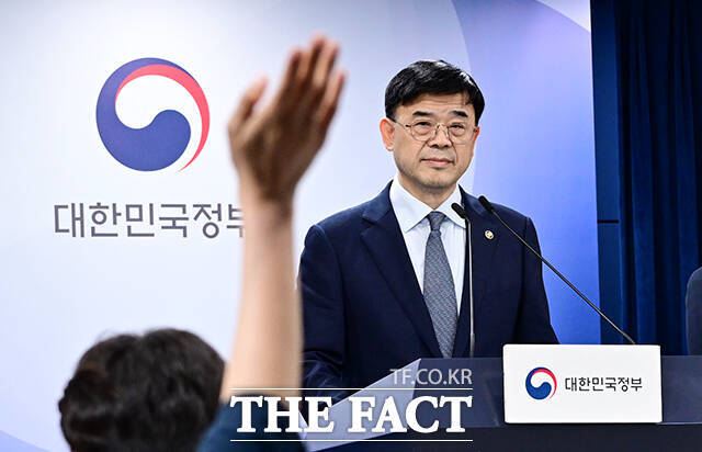 시민단체 서민민생대책위원회가 갭투자 논란을 빚은 끝에 사임한 이상경 전 국토교통부 제1차관을 고발했다. /임영무 기자