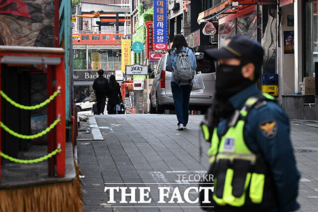 10.29 이태원 참사 3주기를 나흘 앞둔 25일 오후 서울 용산구 이태원 일대가 한산한 모습을 보이고 있다. /남용희 기자