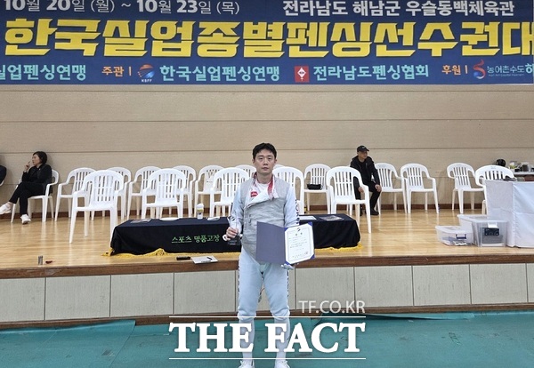 대전도시공사 펜싱팀 곽준혁 선수가 2025 한국실업종별펜싱선수권대회 플러레 종목에서 개인전 우승을 차지했다. /대전도시공사