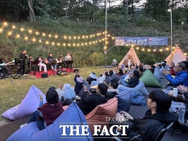 계룡시가 25일 한훈기념관 가을애(愛) 음악회 기억과 울림을 개최했다. /계룡시