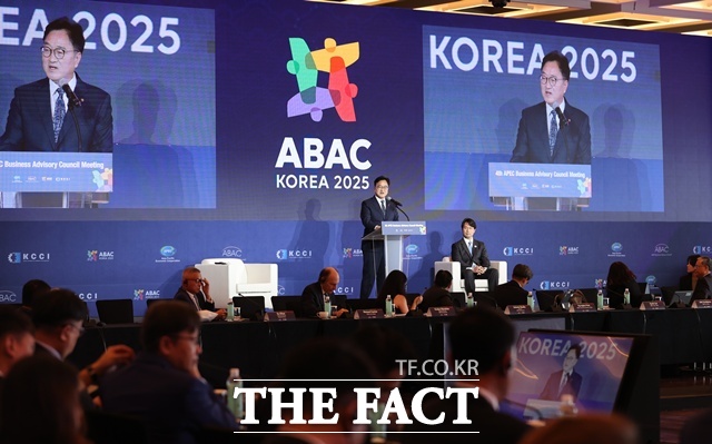 우원식 국회의장은 26일 이번 APEC이 번영을 위한 협력을 넘어 평화를 위한 협력의 장이 되기 바란다고 당부했다. /국회의장실