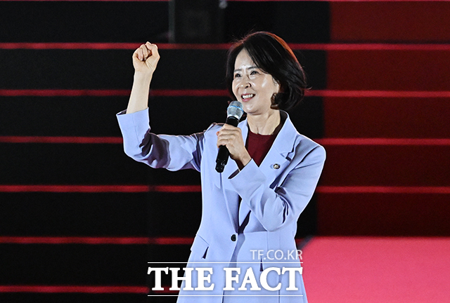 국민의힘이 26일 이재명 대통령이 받는 12개 혐의 모두 무죄라고 주장한 조원철 법제처장의 즉각 사퇴를 촉구했다. 사진은 최수진 국민의힘 원내수석대변인. /배정한 기자