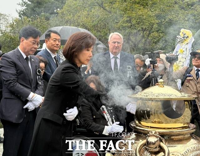 나경원 국민의힘 의원은 26일 박정희 전 대통령 서거 46주기를 맞아 가난과 분열을 넘어 강하고 근면한 국민의 정신을 일깨워, 근대 산업수출강국 대한민국의 기틀을 세운 국가 건설의 설계자였다고 평가하며 이재명정부와 여당을 싸잡아 비판했다. /나경원 의원 SNS 갈무리