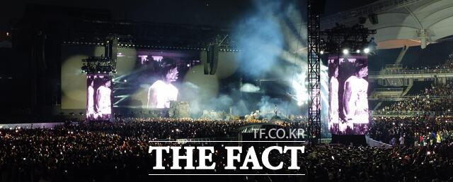 트래비스 스캇의 라이브 콘서트는 격렬하고 역동적인 것으로 유명하다. 이날 내한 공연 역시 많은 관객들이 모쉬 핏을 형성하며 에너지 넘치는 모습을 보였다./최현정 기자