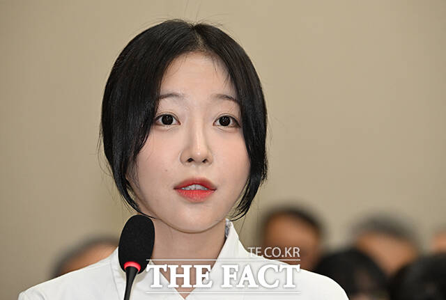 1200만대 구독자를 보유한 먹방 유튜버 쯔양(본명 박정원)이 유튜버 구제역(본명 이준희)과 주작감별사(본명 전국진)를 상대로 낸 1억 원대 손해배상 청구 소송에서 1심에서 일부 승소했다. 쯔양이 지난 14일 서울 오후 서울 여의도 국회에서 열린 과학기술정보방송통신위원회의 방송미디어통신위원회 등에 대한 국정감사에 참석해 질의에 답변하고 있다. /국회=박헌우 기자