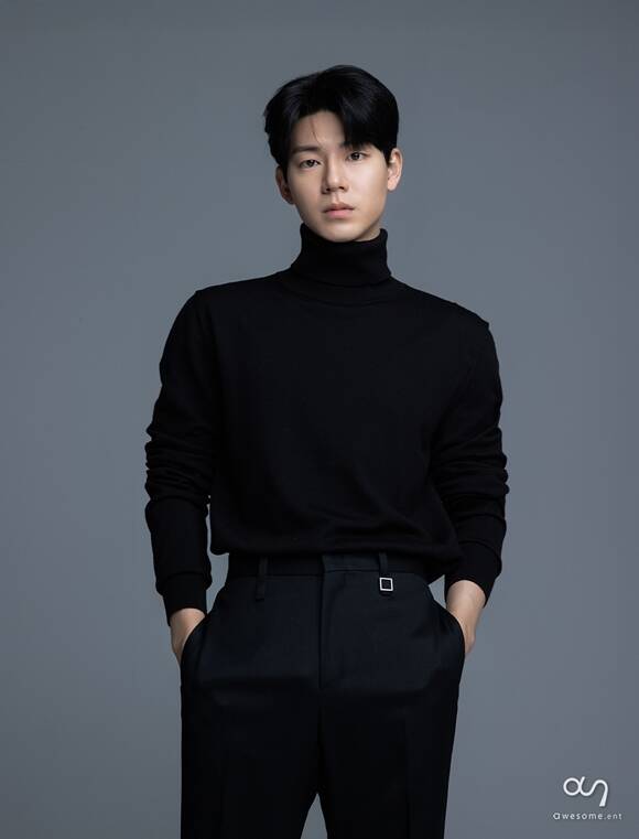 배우 배현성이 tvN 월화드라마 신사장 프로젝트를 통해 함께 호흡을 맞춘 한석규에 대한 존경심을 내비쳤다. 또한 이번 기회를 통해 많은 것을 배웠다고 밝혔다. /어썸이엔티