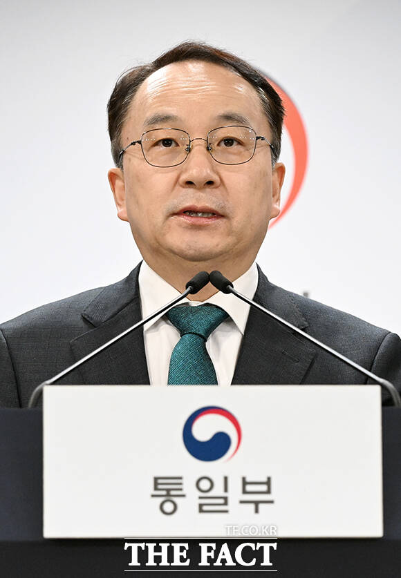 구병삼 통일부 대변인이 27일 오전 서울 종로구 정부서울청사에서 정례브리핑을 하고 있다. /임영무 기자