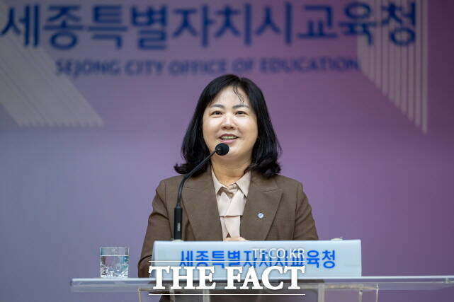 구연희 세종시교육청 부교육감이 27일 청사 대강당에서 인사를 하고 있다. /세종시교육청