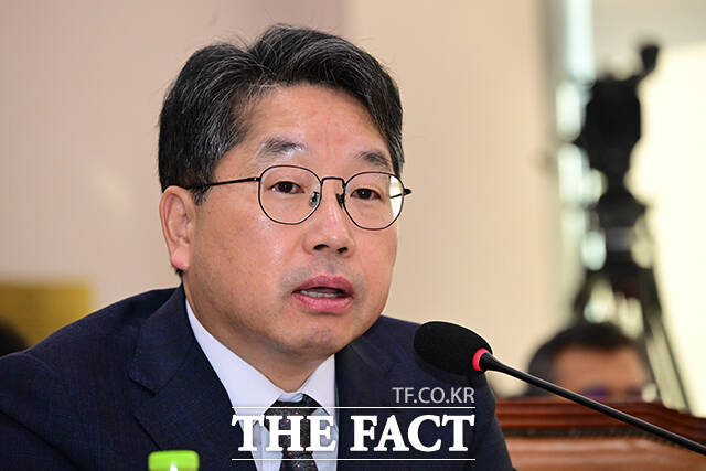 노만석 검찰총장 직무대행이 27일 서울 여의도 국회에서 열린 법제사법위원회의 대검찰청에 대한 국정감사에 출석해 질의 답변하고 있다. /국회=남윤호 기자