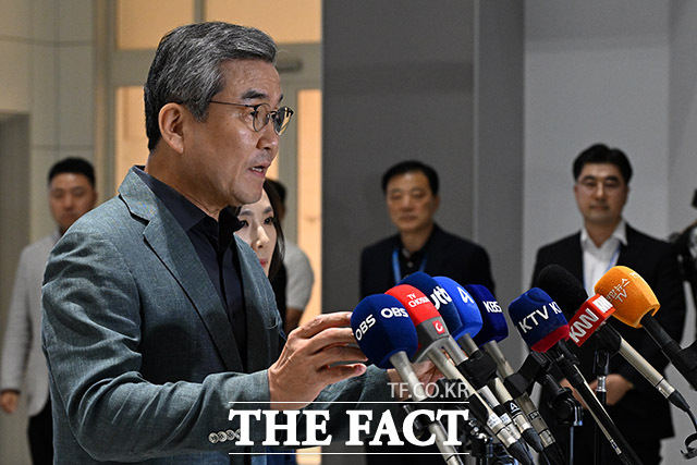 올해 해외에서 납치·감금됐거나 실종된 한국인 사건이 500건을 넘어선 것으로 나타났다. 이중 162건은 여전히 안전 여부가 확인되지 않았다. 사진은 박성주 경찰청 국가수사본부장이 지난 15일 오후 인천국제공항을 통해 캄보디아로 출국하며 발언을 하고 있는 모습./남용희 기자