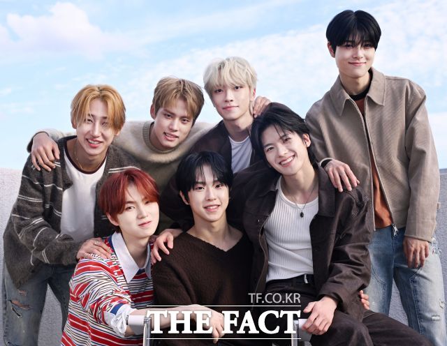 뉴비트는 팬과 가족 스태프는 물론 멤버에게도 큰 고마움을 느낀다고 털어놓으며 함께 목표를 향해 나아가길 바랐다./이새롬 기자