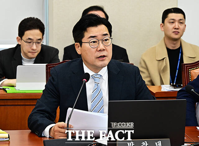 박찬대 더불어민주당 의원이 27일 오전 서울 여의도 국회 정무위원회에서 열린 금융위원회, 금융감독원 등에 대한 종합감사에 참석해 질의를 하고 있다. /국회=배정한 기자