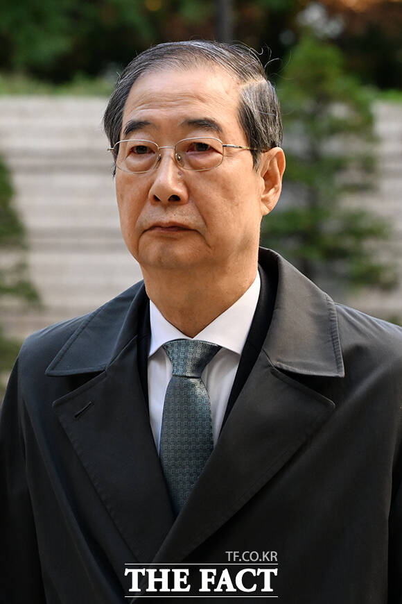 한덕수 전 국무총리가 27일 오전 서울 서초구 서울중앙지방법원에서 열린 내란 우두머리 방조 혐의 4차 공판에 출석하고 있다. /서예원 기자