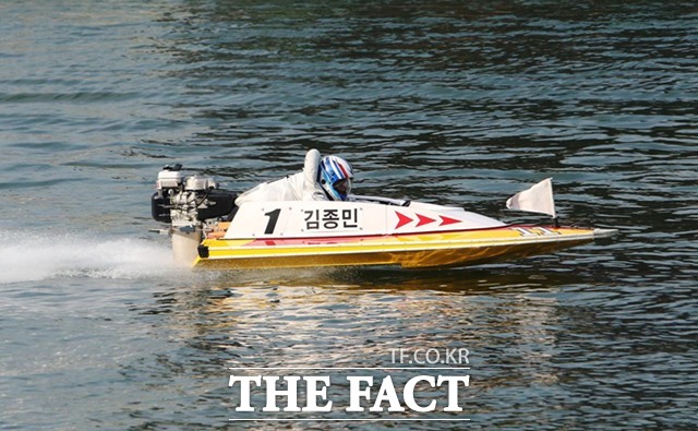 김종민(2기, B2)이 지난 16일 한국 경정 최초로 개인 통산 600승 고지를 점령하며 살아있는 역사로 존재감을 자랑했다./국민체육진흥공단