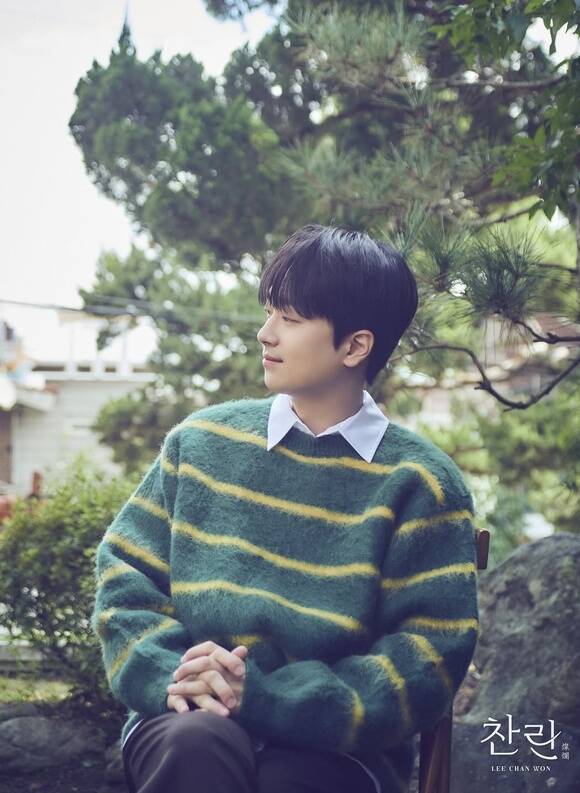 이찬원이 지난 20일 정규 2집 찬란(燦爛)을 발매했다. 이 앨범의 가장 큰 특징은 정통 트로트의 중심에서 존재감을 증명해 온 이찬원이 보컬리스트로서 새로운 정체성을 드러낸다는 점이다. /티엔엔터