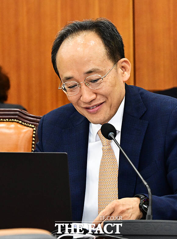 추경호 국민의힘 의원이 27일 오전 서울 여의도 국회 정무위원회에서 열린 금융위원회, 금융감독원 등에 대한 종합감사에 참석해 질의를 하고 있다. /국회=배정한 기자